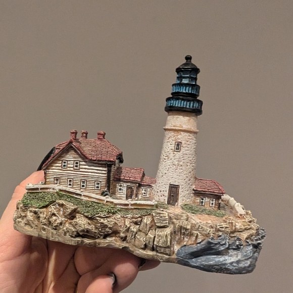 Small Resin Handcrafted Lighthouse Figurine - Picture 3 of 5